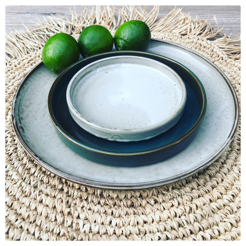 Check The Fringe Raffia Placemat Round - Natural The Fringe Raffia Placemat Round - Natural