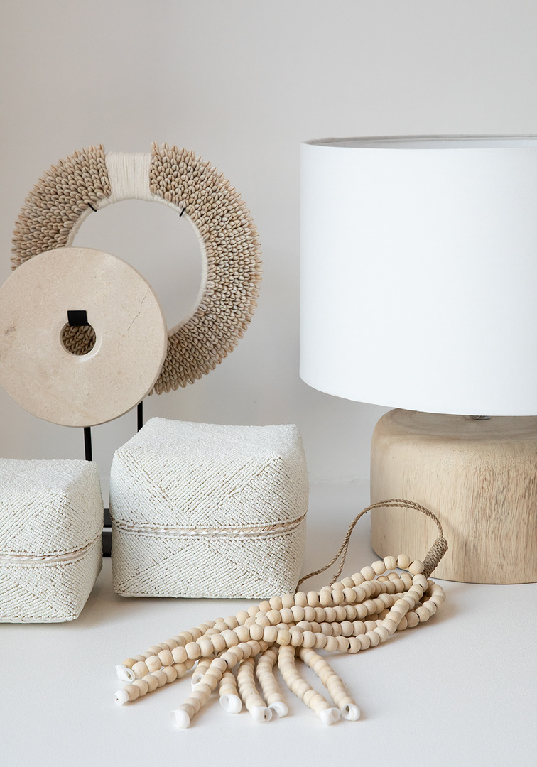 View The Marble Disc on Stand - White - M The Marble Disc on Stand - White - M