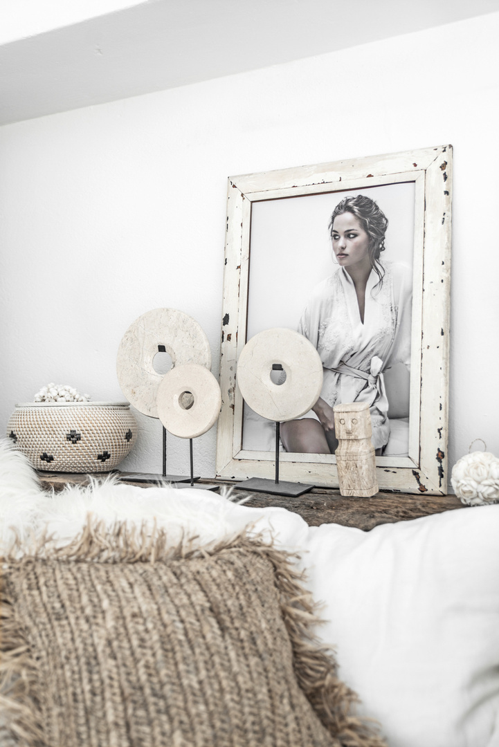 View The Marble Disc on Stand - White - S The Marble Disc on Stand - White - S