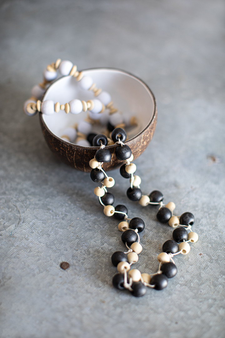 Check The Canggu Necklace - Natural Black The Canggu Necklace - Natural Black
