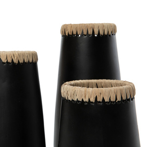 The Sneaky Vase - Black Natural - M small 3