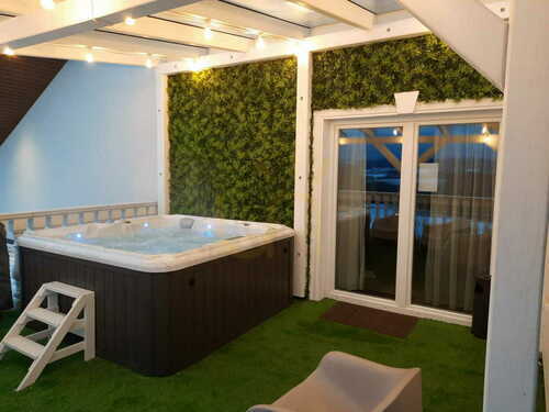 Check Ruskus green wall 40x60cm