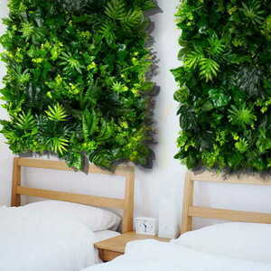 Jungle Heart vertical garden small 2