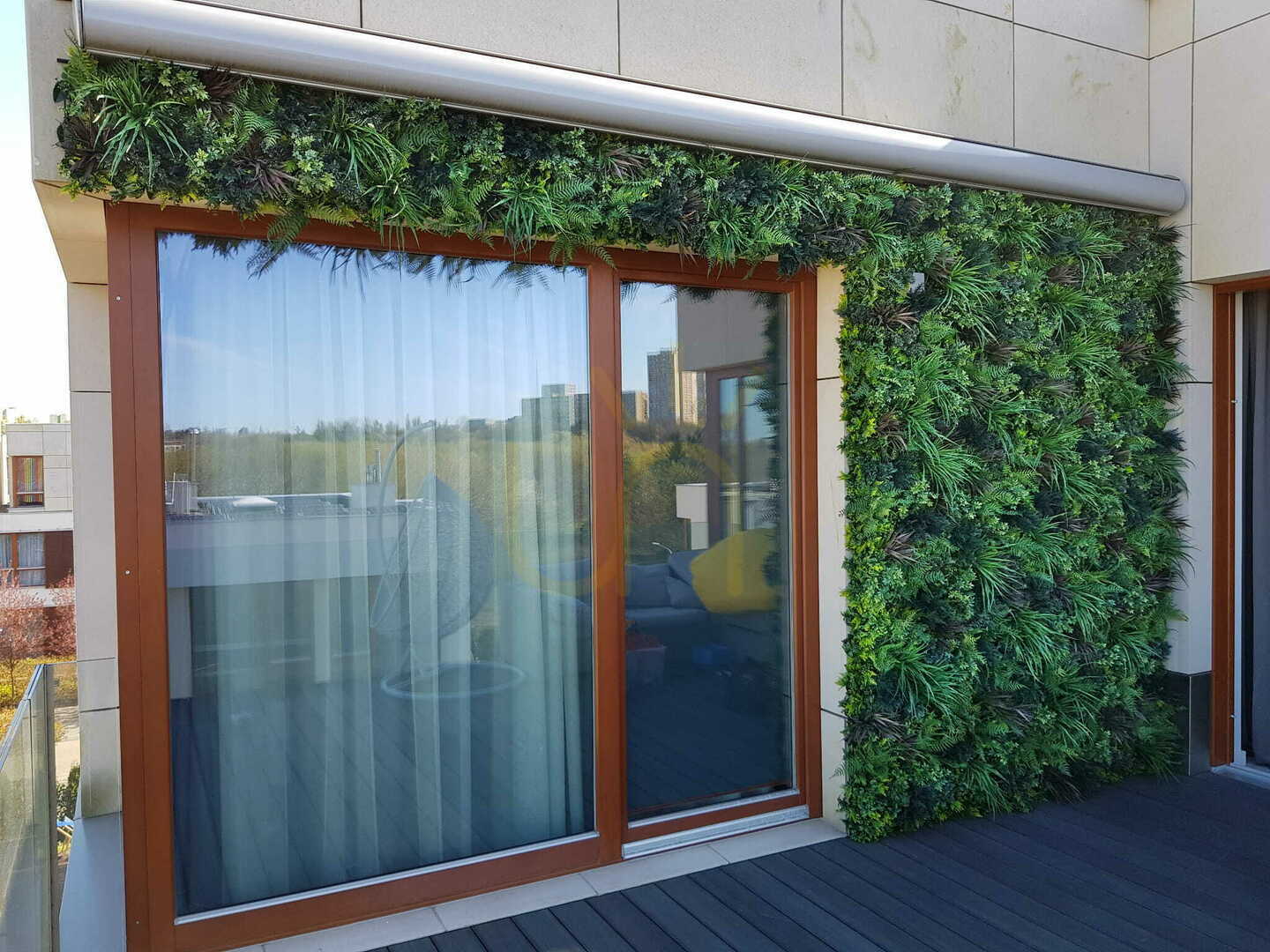 Check Essence FR UV Vertical Garden Essence FR UV Vertical Garden