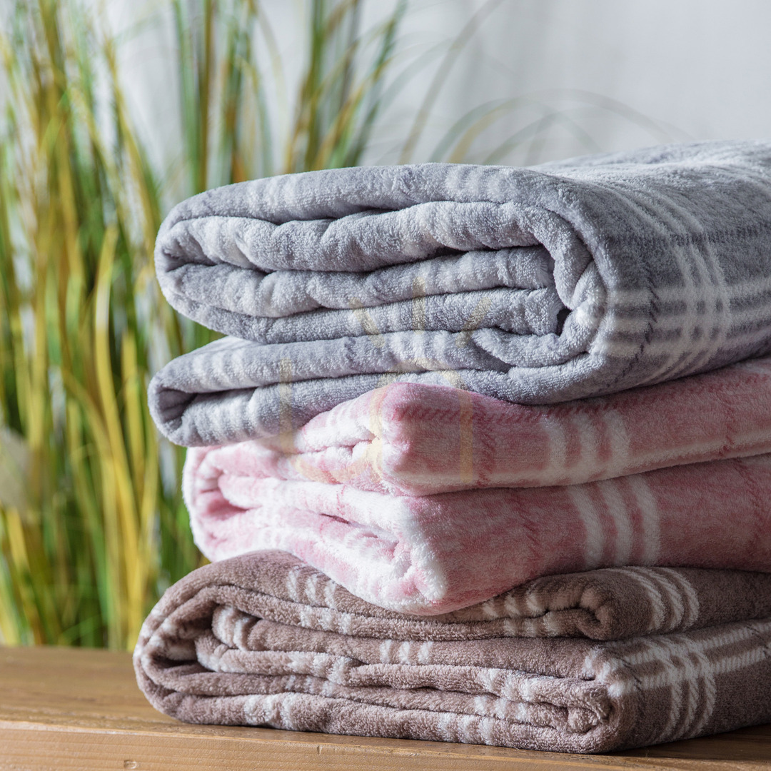 View Fleece Throw Gallery Direct Checkmate Silver Checked Flannel 140x180cm Fleece Throw Gallery Direct Checkmate Silver Checked Flannel 140x180cm