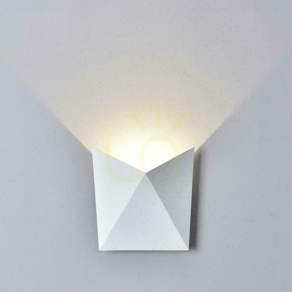 Preview Wall lamp V-TAC 5W LED White IP65 VT-825 4000K 550lm. Wall lamp V-TAC 5W LED White IP65 VT-825 4000K 550lm.