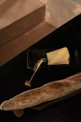 Check Bazar Bizar Palm Tree Cheese Knife, Gold Brass, 17.5 cm
