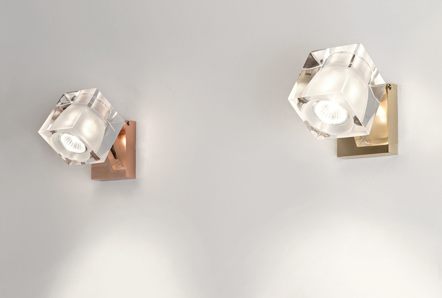 View Fabbian Cubetto wall lamp - Transparent - D28 G04 00 Fabbian Cubetto wall lamp - Transparent - D28 G04 00