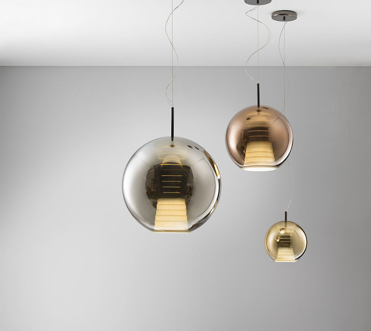 Display Fabbian Beluga Royal Ø20- Titanium Pendant Lamp - D57 A57 34 Fabbian Beluga Royal Ø20- Titanium Pendant Lamp - D57 A57 34