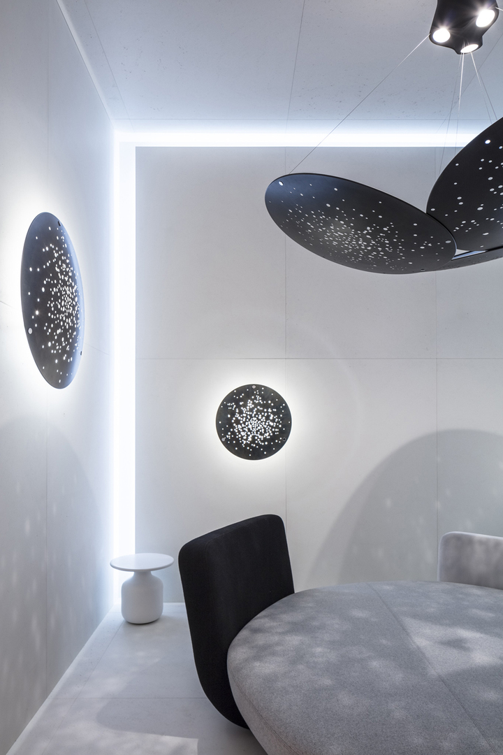 View Fabbian Lens F46 24W 161x152cm pendant lamp - Three light sources - Black - F46 A07 14 Fabbian Lens F46 24W 161x152cm pendant lamp - Three light sources - Black - F46 A07 14
