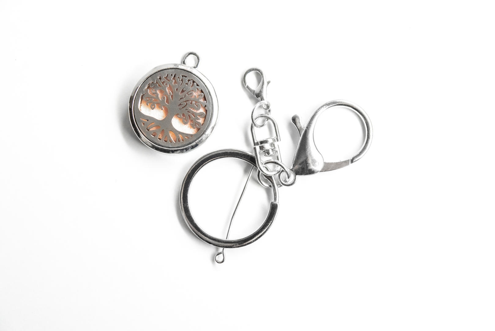 Display Pendant with an oil diffuser - tree theme Pendant with an oil diffuser - tree theme